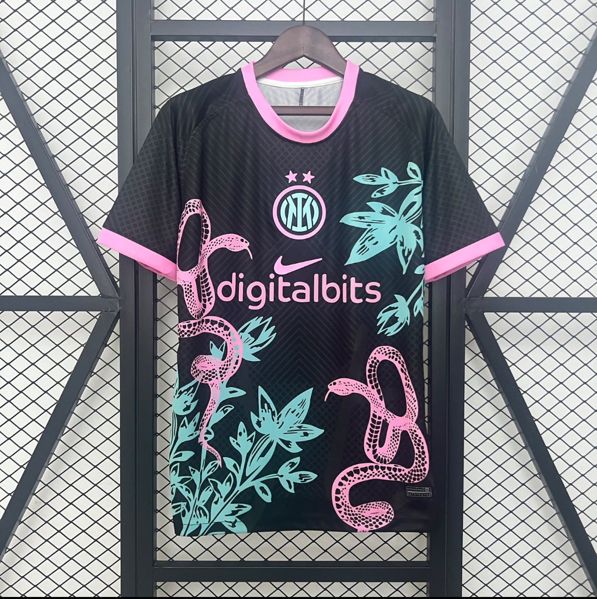 Maillot Inter Milan serpent rose et bleu