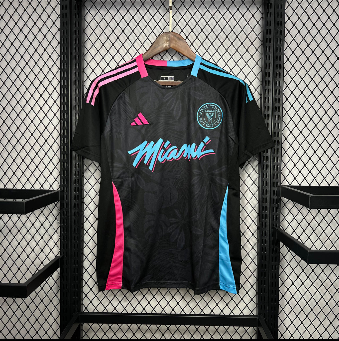 Maillot Inter Miami rose et bleu avec palmier
