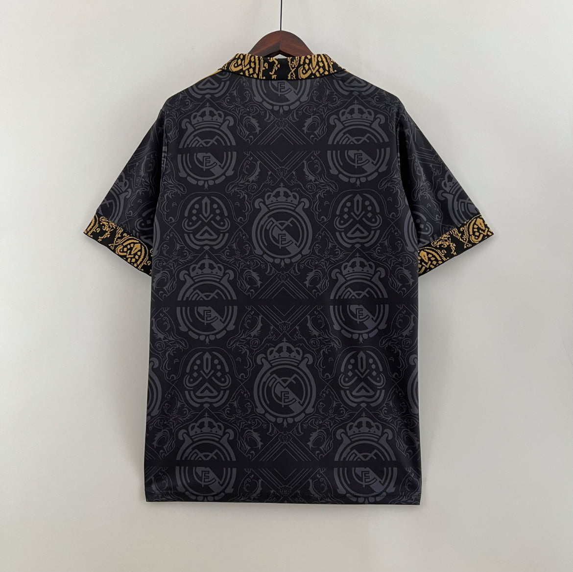 Maillot Real Madrid polo noir et or