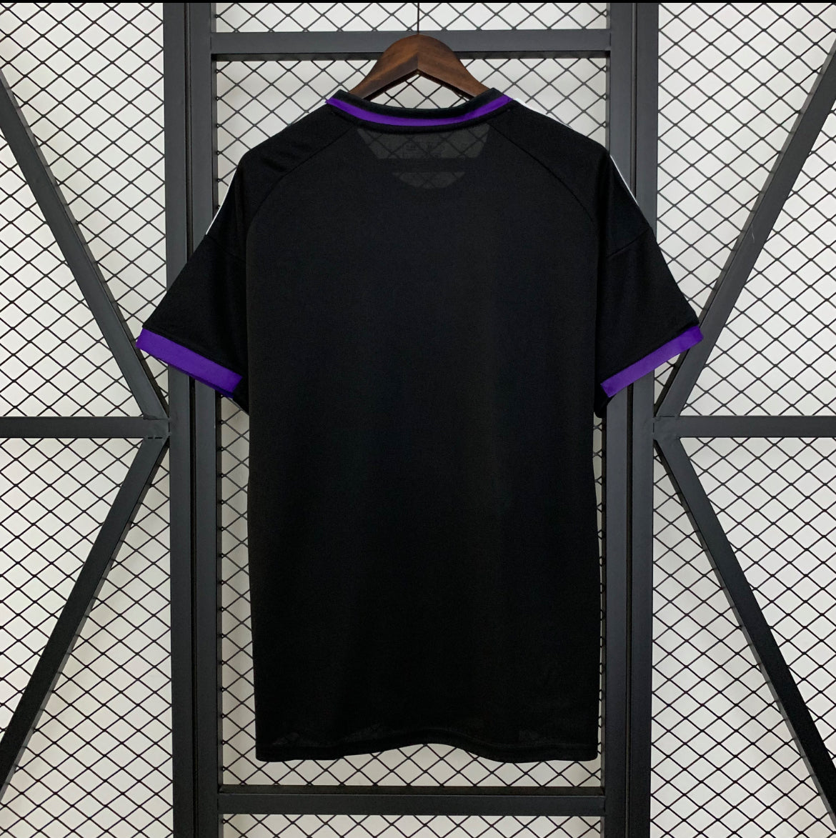 Maillot Real Madrid Serpent et Fleur violet