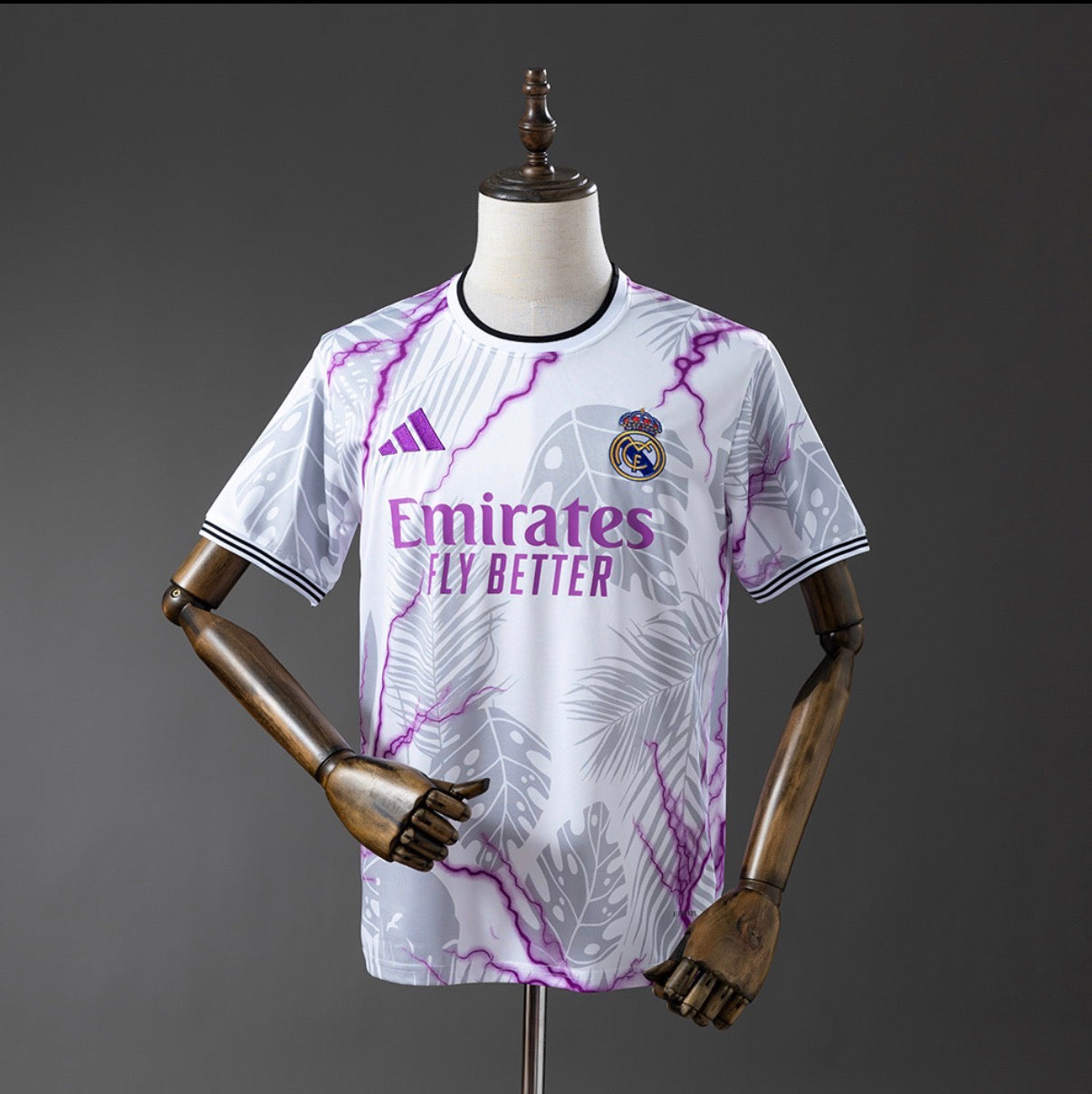 Maillot Real Madrid special blanc et violet